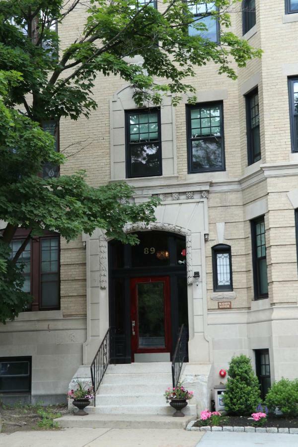 A Stylish Stay W/ A Queen Bed, Heated Floors.. #21 Brookline Exterior photo